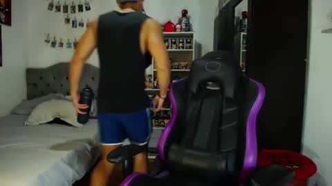 Snapshot of saulomiralles chatting on July 15, 11:43 pm Saulo online show from July 15, 11:43 pm