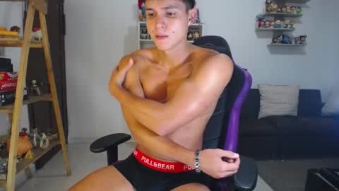 Snapshot of saulomiralles chatting on August 4, 1:31 am Saulo online show from August 4, 1:31 am