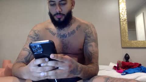 Snapshot of savagebullxxx chatting on February 8, 3:10 am savagebullxxx online show from February 8, 3:10 am