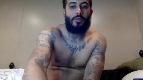 Snapshot of savagebullxxx chatting on March 15, 3:12 am savagebullxxx online show from March 15, 3:12 am