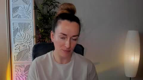 save the qween online show from February 19, 6:09 am