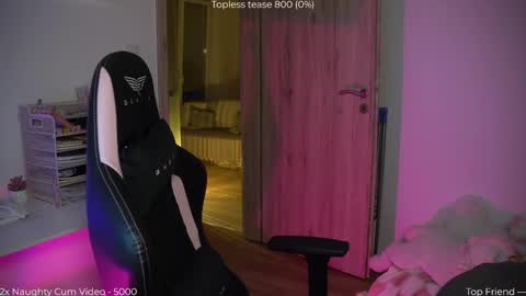 Snapshot of savvage_play chatting on April 22, 6:20 pm Naomi online show from April 22, 6:20 pm