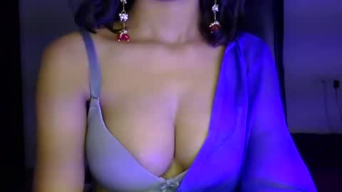 Snapshot of saxee_love chatting on June 24, 1:21 pm saxee online show from June 24, 1:21 pm