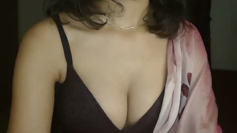 Snapshot of saxee_love chatting on August 5, 1:36 pm saxee online show from August 5, 1:36 pm