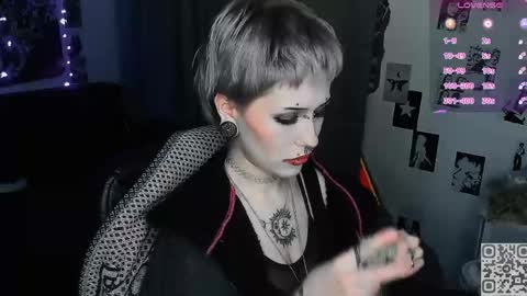 Snapshot of say_mary chatting on April 14, 7:53 pm pronoun she. name Mary. age 21. online show from April 14, 7:53 pm