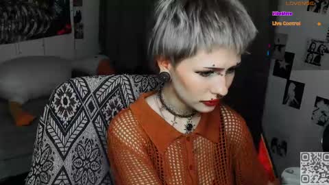 Snapshot of say_mary chatting on April 16, 12:11 am pronoun she. name Mary. age 21. online show from April 16, 12:11 am