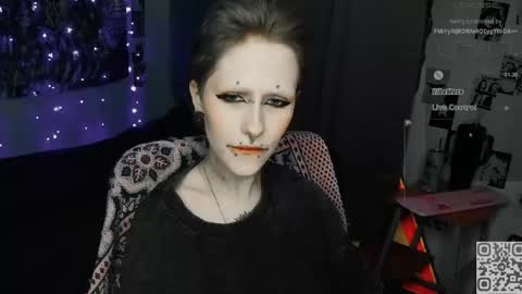 Snapshot of say_mary chatting on April 27, 6:39 pm pronoun she. name Mary. age 21. online show from April 27, 6:39 pm