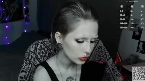 Snapshot of say_mary chatting on May 1, 12:37 am pronoun she. name Mary. age 21. online show from May 1, 12:37 am