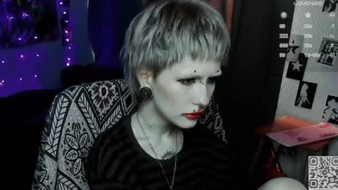 Snapshot of say_mary chatting on May 2, 3:17 pm pronoun she. name Mary. age 21. online show from May 2, 3:17 pm
