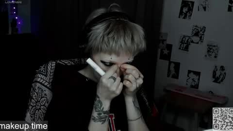 Snapshot of say_mary chatting on May 8, 7:08 pm pronoun she. name Mary. age 21. online show from May 8, 7:08 pm