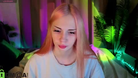 Snapshot of sayl0r_moon chatting on June 7, 9:13 am Kira GMT 7 Mon Thu-Sun 0800am-0200pm online show from June 7, 9:13 am