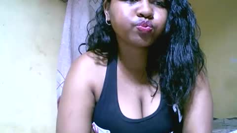 Snapshot of saylla1 chatting on November 15, 7:10 pm saylla1 online show from November 15, 7:10 pm