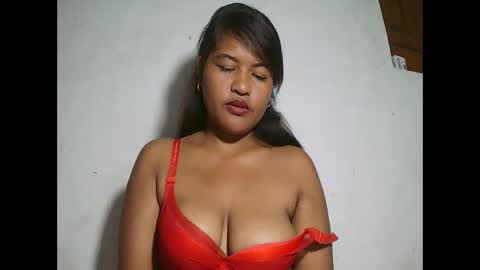 Snapshot of saylla1 chatting on February 6, 8:07 am saylla1 online show from February 6, 8:07 am