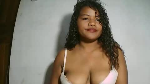 Snapshot of saylla1 chatting on February 9, 6:17 am saylla1 online show from February 9, 6:17 am