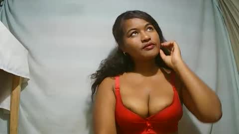 Snapshot of saylla1 chatting on February 14, 6:43 am saylla1 online show from February 14, 6:43 am