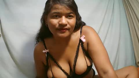 Snapshot of saylla1 chatting on February 15, 6:15 pm saylla1 online show from February 15, 6:15 pm