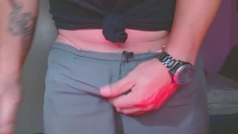 Snapshot of sbutter chatting on December 4, 9:02 pm sbutter online show from December 4, 9:02 pm