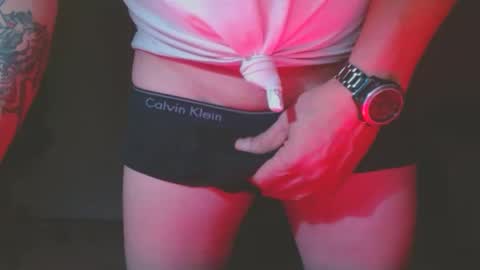 Snapshot of sbutter chatting on December 8, 4:07 pm sbutter online show from December 8, 4:07 pm