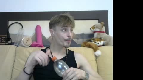 Snapshot of scaleslayer chatting on January 16, 7:52 pm Mike online show from January 16, 7:52 pm