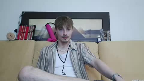 Snapshot of scaleslayer chatting on February 5, 7:10 pm Mike online show from February 5, 7:10 pm