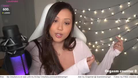 Snapshot of scandidreamgirl chatting on March 4, 6:39 pm Cara online show from March 4, 6:39 pm