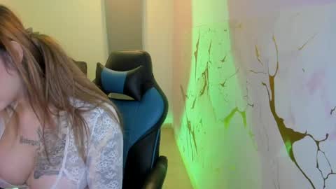 Snapshot of scarbadgirl_ chatting on May 2, 3:22 am scarbadgirl_ online show from May 2, 3:22 am