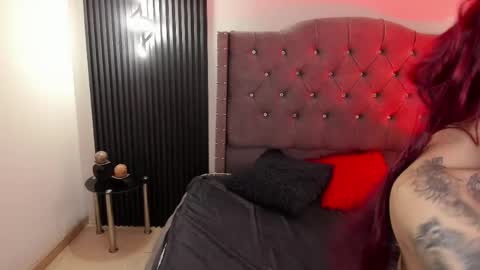 Snapshot of scarbadgirl_ chatting on May 10, 4:06 am scarbadgirl_ online show from May 10, 4:06 am