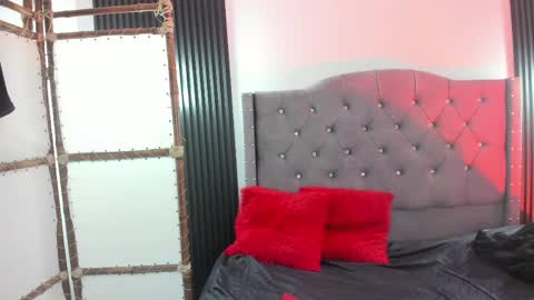 Snapshot of scarbadgirl_ chatting on June 3, 3:42 am scarbadgirl_ online show from June 3, 3:42 am
