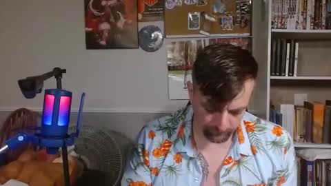 Snapshot of scarecrow2wm chatting on March 30, 3:40 am Kent Clark online show from March 30, 3:40 am