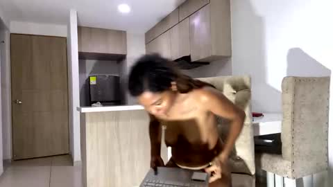 Snapshot of scarle222421 chatting on December 19, 10:42 pm scarle222421 online show from December 19, 10:42 pm