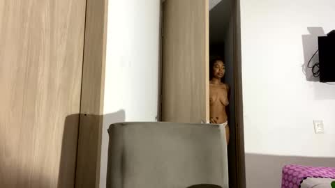 Snapshot of scarle222421 chatting on December 25, 10:48 pm scarle222421 online show from December 25, 10:48 pm