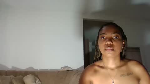 Snapshot of scarle222421 chatting on January 1, 7:21 pm scarle222421 online show from January 1, 7:21 pm