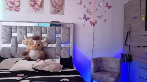 scarlet online show from April 18, 8:31 pm