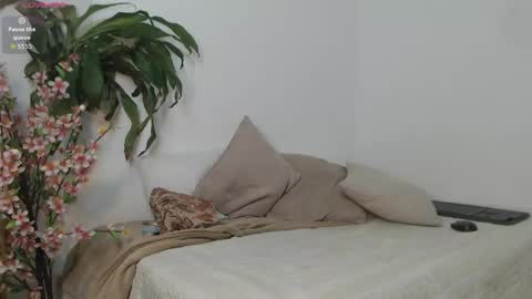 scarlet_100 online show from April 5, 1:03 am