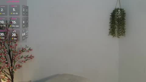 scarlet_100 online show from May 6, 2:51 am
