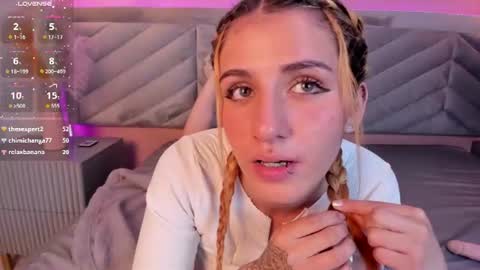 Snapshot of scarlet__rossi chatting on July 7, 6:47 am scarlet__rossi online show from July 7, 6:47 am