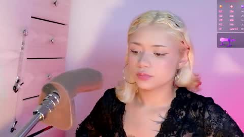 scarlet_gold online show from April 9, 1:49 am