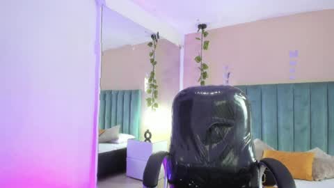 Snapshot of scarlet_pielcanela chatting on April 13, 10:15 pm Scarlet online show from April 13, 10:15 pm