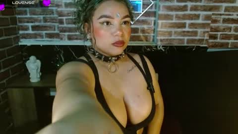 Scarlet online show from April 11, 10:58 pm