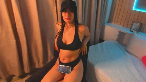 Snapshot of scarlet_s_ chatting on May 5, 3:47 am Scarlet online show from May 5, 3:47 am