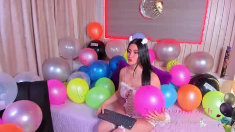 Snapshot of scarlet_s_ chatting on May 18, 3:13 am Scarlet online show from May 18, 3:13 am