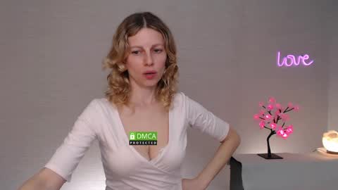 scarlet_sweety online show from April 3, 6:28 pm