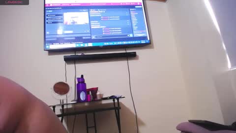 Snapshot of scarlet_tommy chatting on May 3, 9:43 pm scarlet_tommy online show from May 3, 9:43 pm
