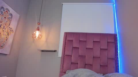 scarlet_vixen_ online show from March 20, 12:21 pm