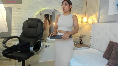 Snapshot of scarletbaker__ chatting on April 21, 11:07 pm Scarlet online show from April 21, 11:07 pm
