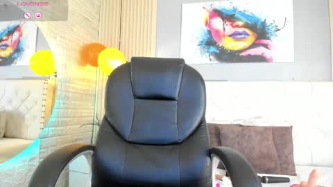 Snapshot of scarletbaker__ chatting on April 27, 12:52 am Scarlet online show from April 27, 12:52 am