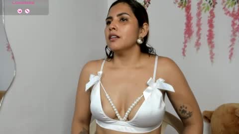 Snapshot of scarletbaker__ chatting on May 23, 12:27 am Scarlet online show from May 23, 12:27 am