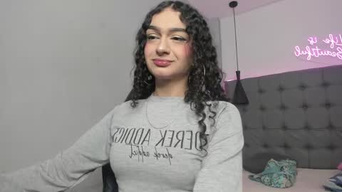Snapshot of scarletcherry18 chatting on May 11, 3:56 am scarlet online show from May 11, 3:56 am