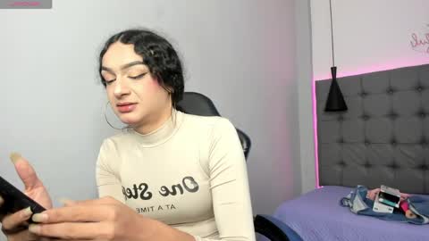Snapshot of scarletcherry18 chatting on May 24, 3:11 am scarlet online show from May 24, 3:11 am