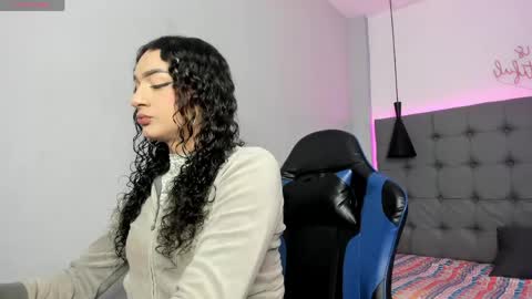 Snapshot of scarletcherry18 chatting on May 26, 3:46 am scarlet online show from May 26, 3:46 am